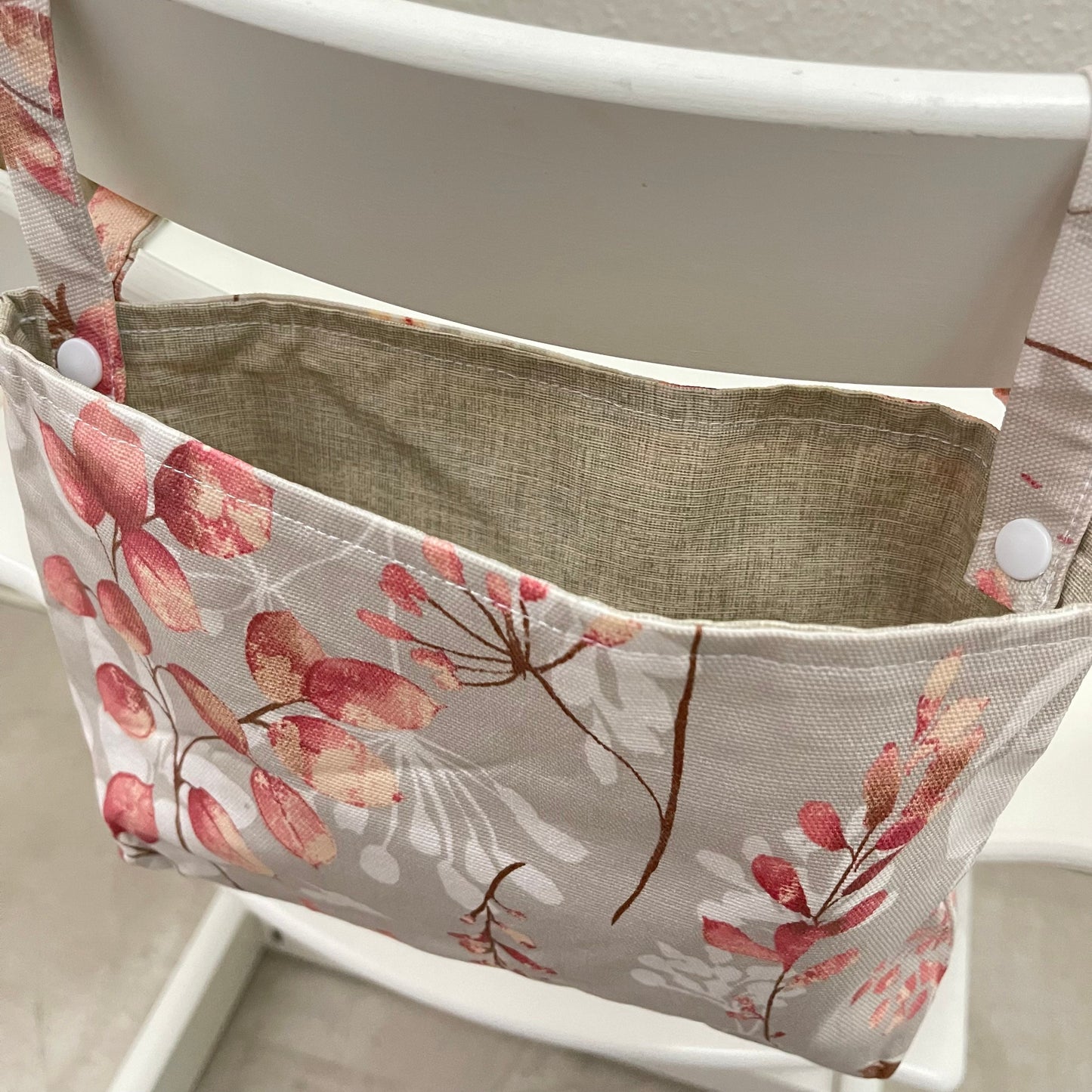 Abwaschbares Utensilo für Tripp Trapp oder Hauck Alpha Hochstuhl, Hochstuhltasche - Blüten rötlich