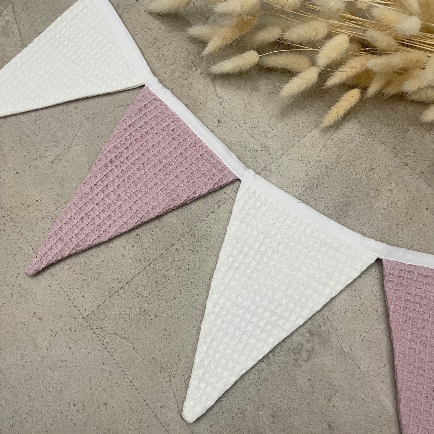 Wimpelkette aus Stoff / Waffelpique Weiß und Rosa